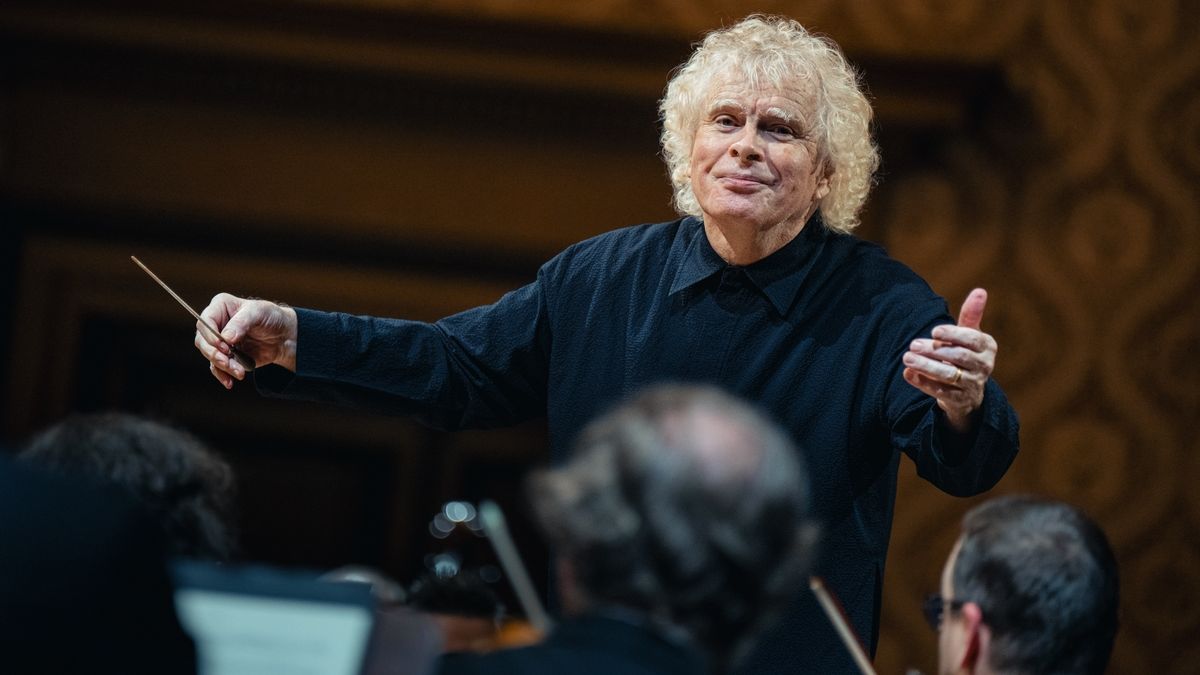 RECENZE: Dvě tělesa pod taktovkou Simona Rattla